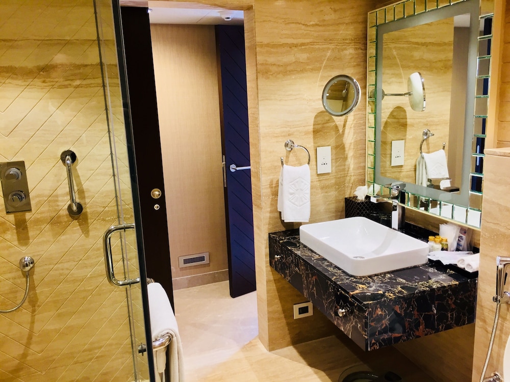 Luxury Suite, 1 King Bed, Terrace - Photo 6