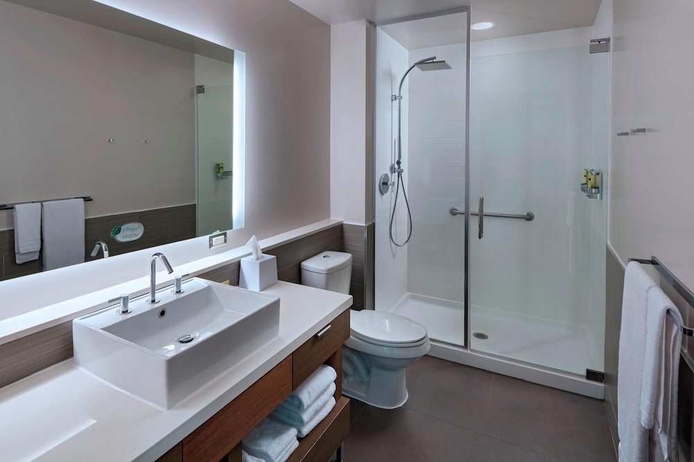 Suite, 1 Bedroom - Photo 5