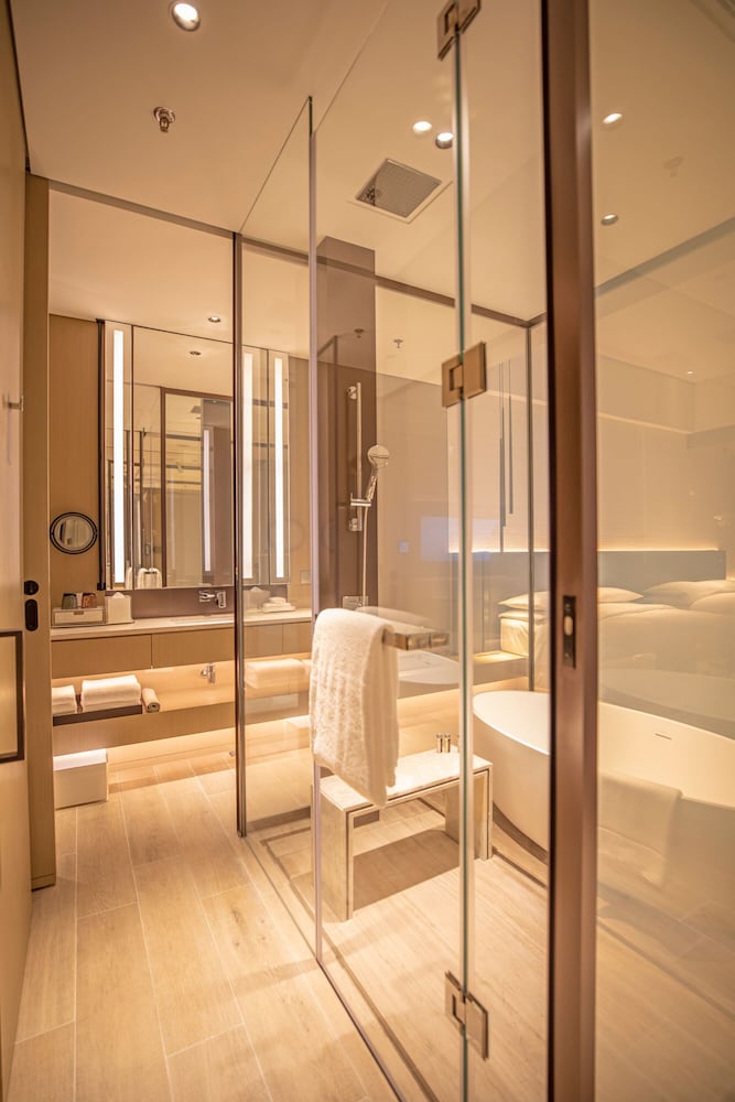 Room, 1 King Bed, City View - Photo 2
