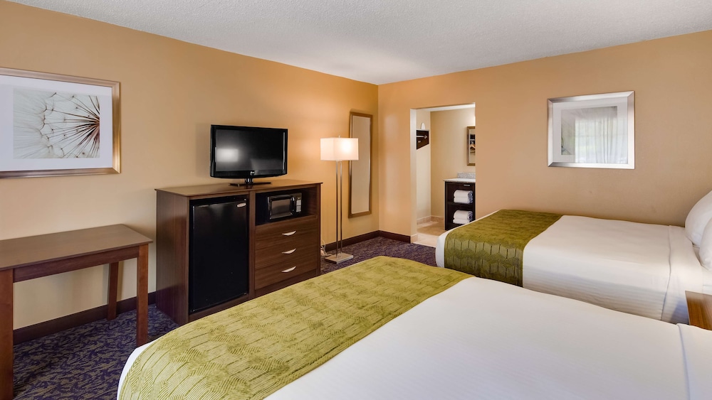 Standard Room, 2 Queen Beds, Refrigerator & Microwave, River View photo 2