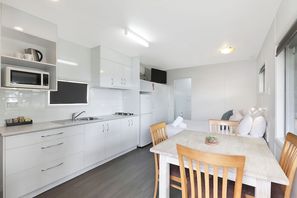 Standard Cabin - Sleeps 4 - Dog Friendly photo 3