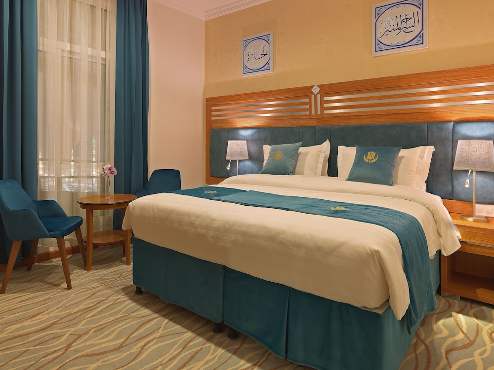 Standard Room, 1 Queen Bed photo 3