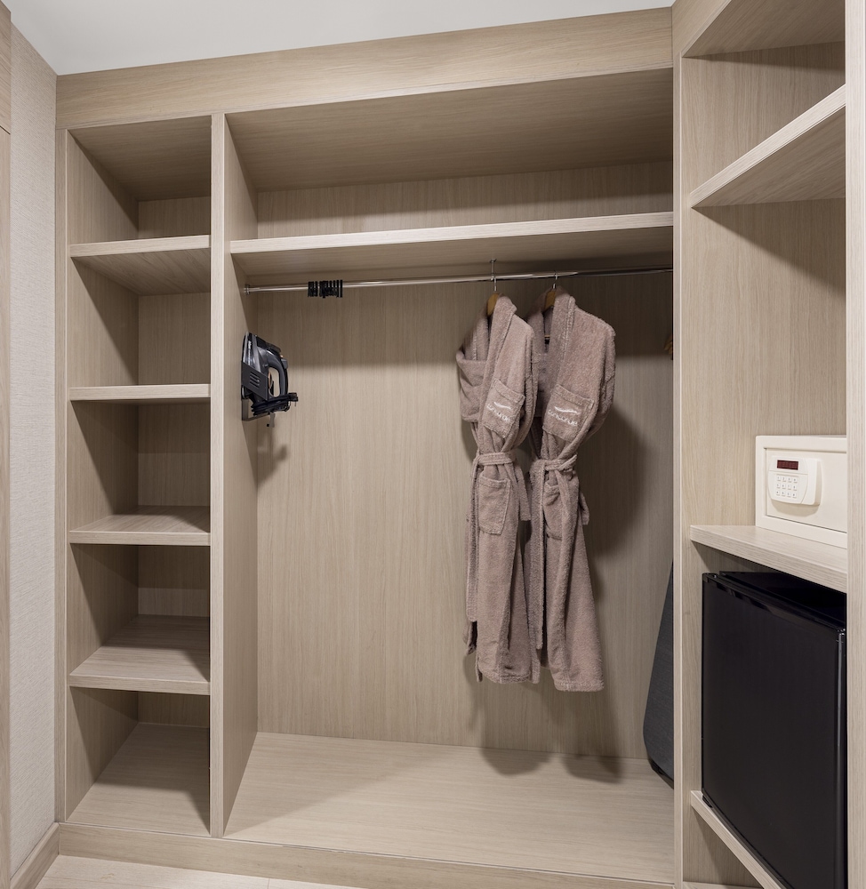 Deluxe Triple Room City View With Balcony