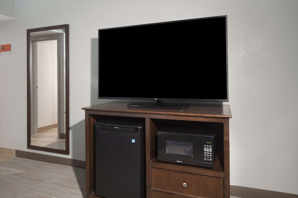 Room, 1 Queen Bed, Accessible, Bathtub (Mobility) - Photo 1