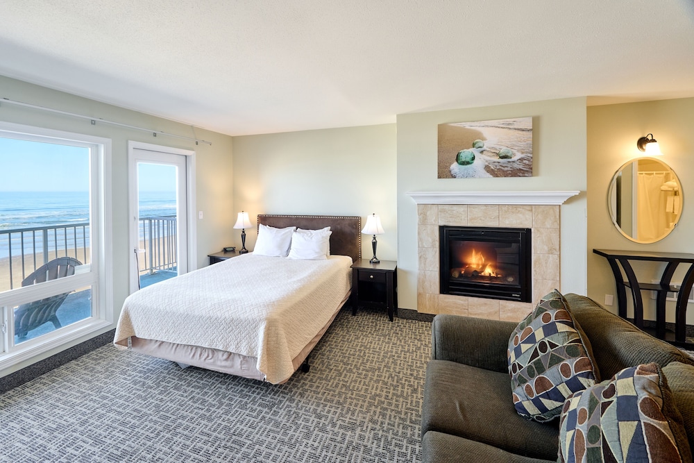 Deluxe Studio, 1 Queen Bed, Ocean View, Ground Floor
