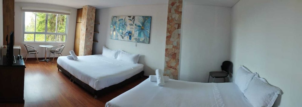 Deluxe Quadruple Room, Private Bathroom photo 1