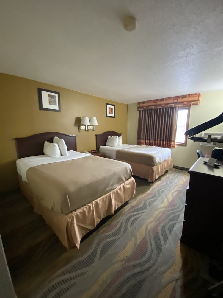 Room, 2 Double Beds, Non Smoking - Photo 4
