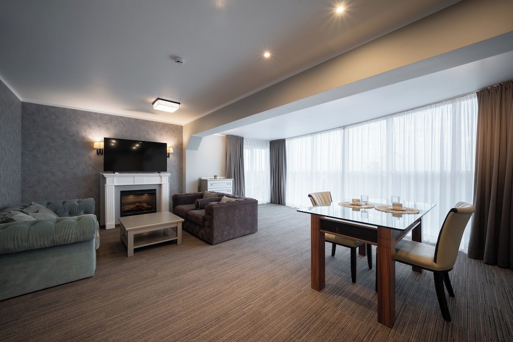 Executive Suite with Park view and balcony photo 1