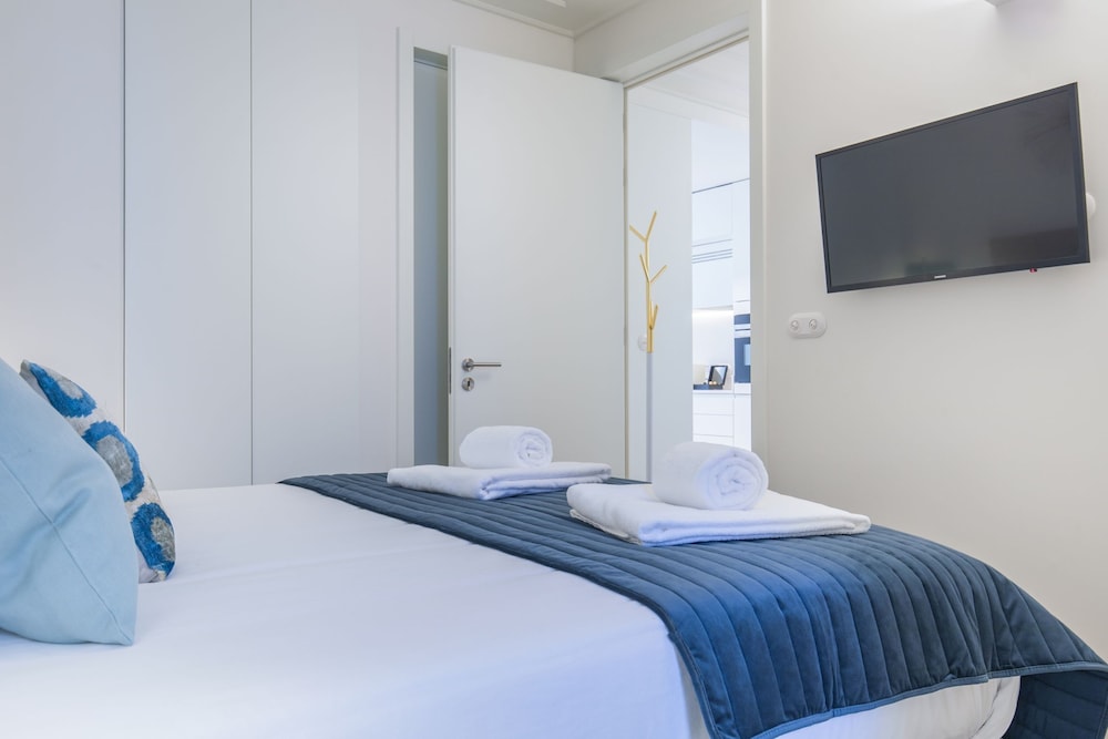 City Apartment, Multiple Beds, Kitchen, City View photo 1