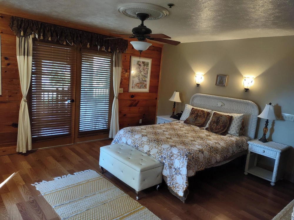 Signature Room, Lake View, Ground Floor