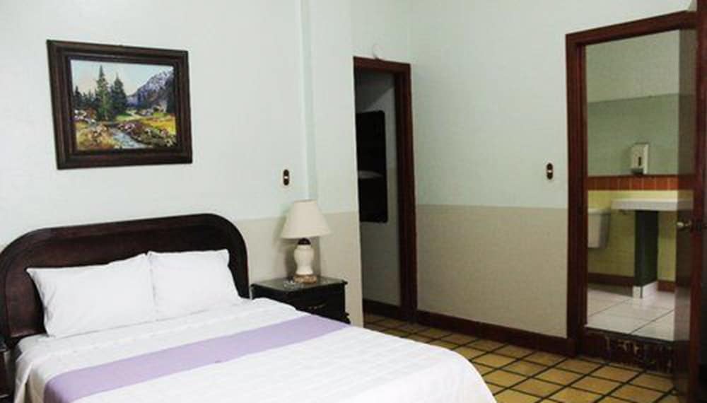 Basic Double Room, 2 Double Beds photo 1