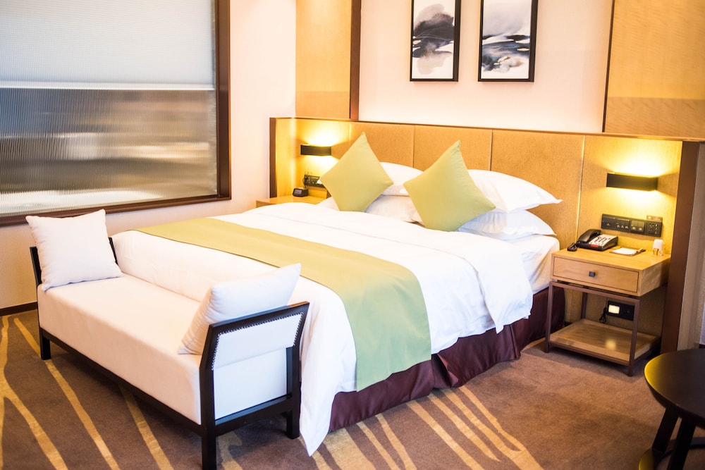 Business Room, 1 King Bed, Smoking photo 2