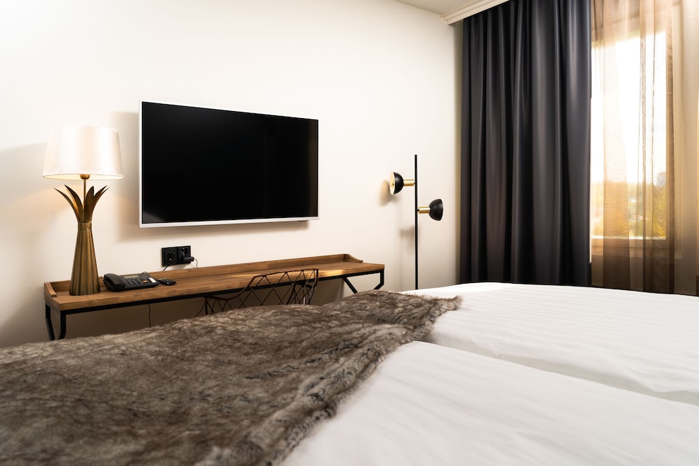Superior Room, 1 King Bed photo 3