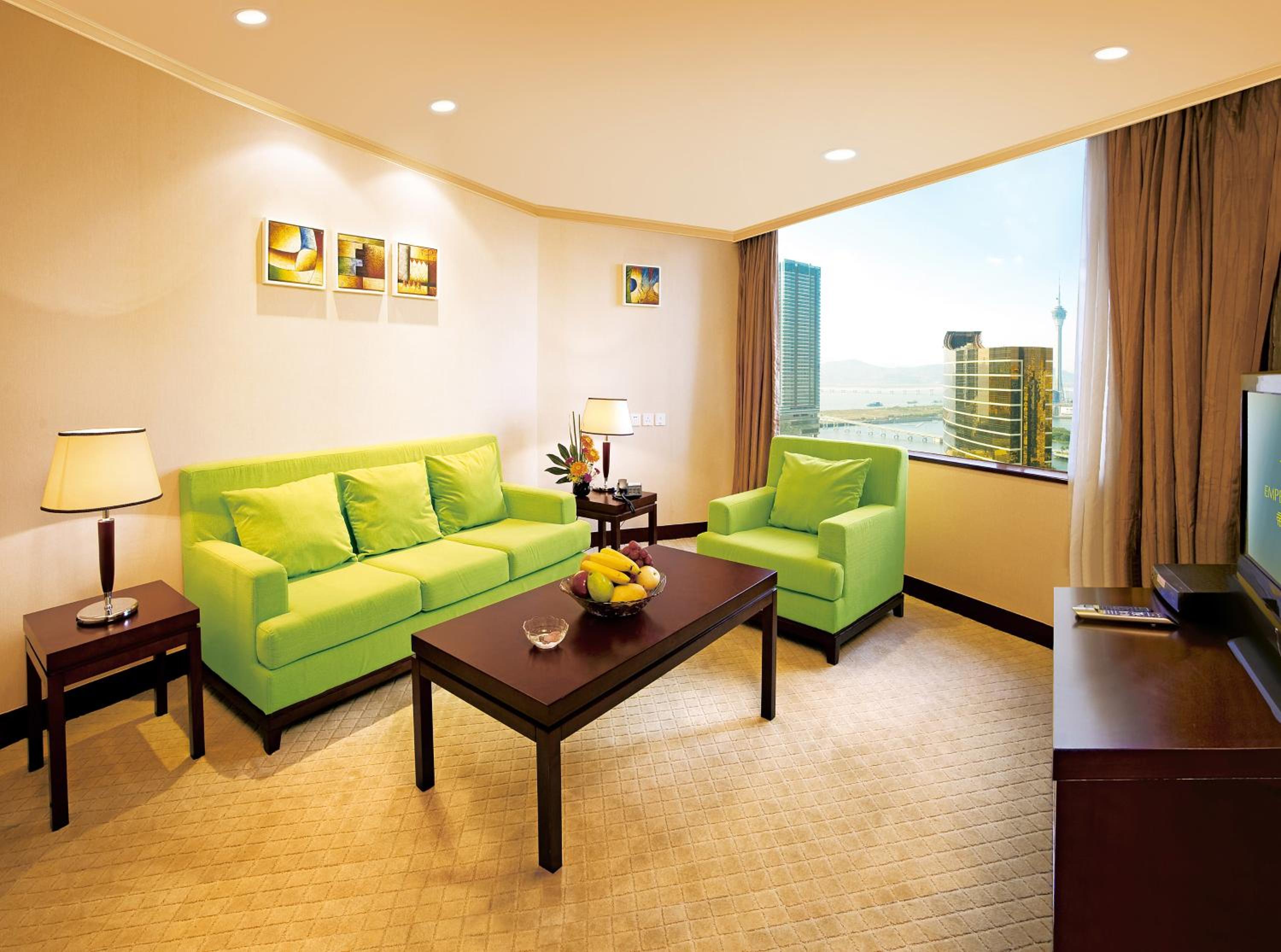 Deluxe Queen Suite