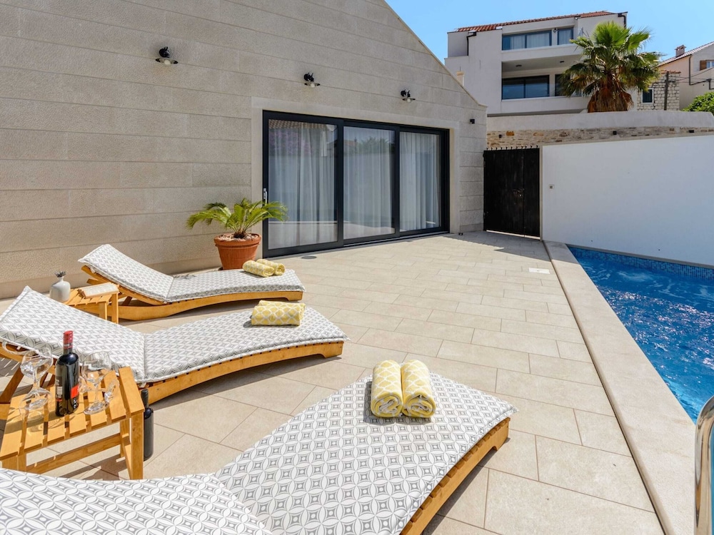 Villa photo 3