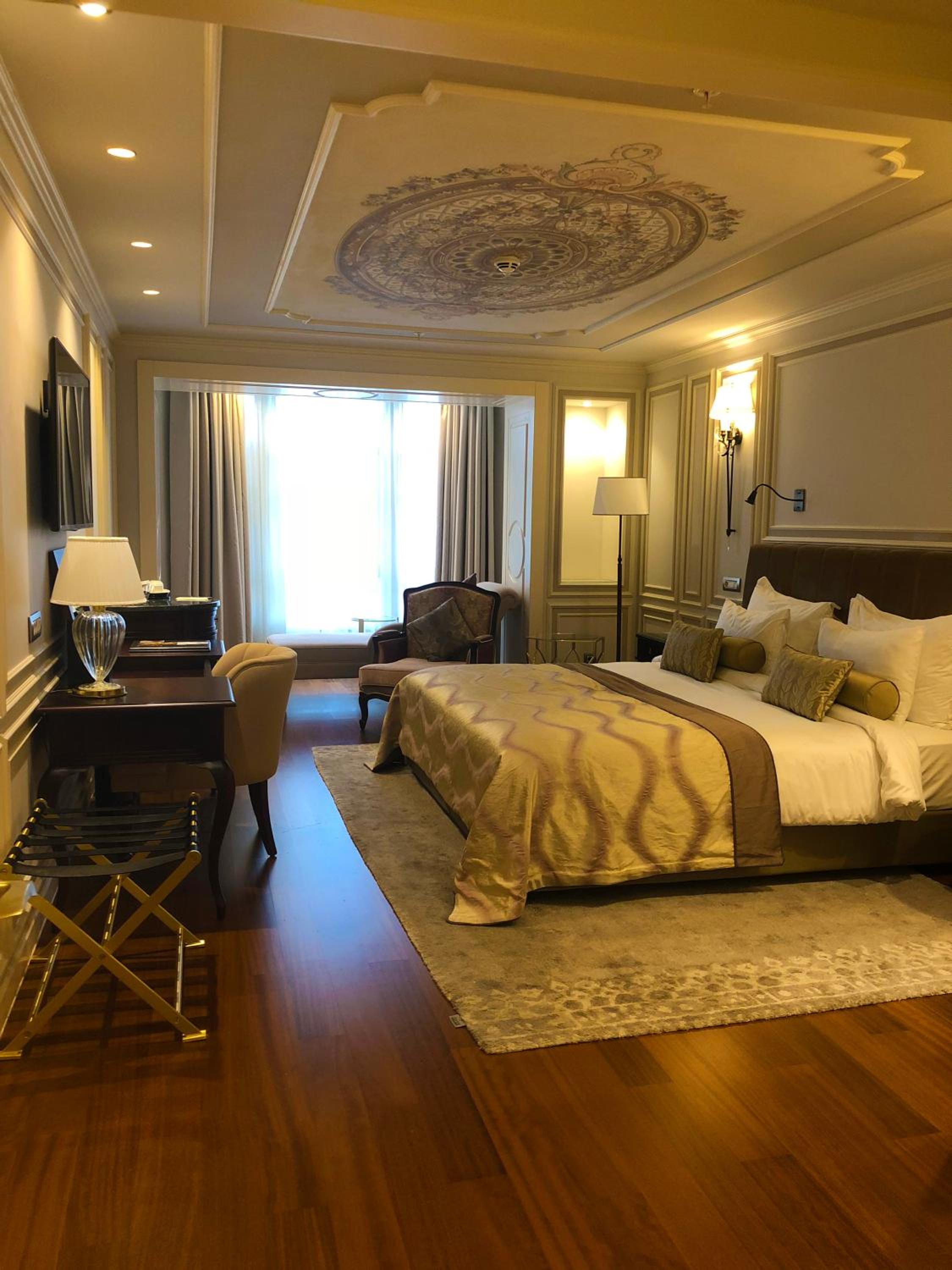 Luxury Deluxe Double or Twin Room photo 2