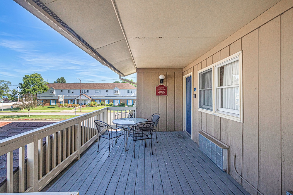Exclusive Double Room, 2 Queen Beds, Lake View photo 2