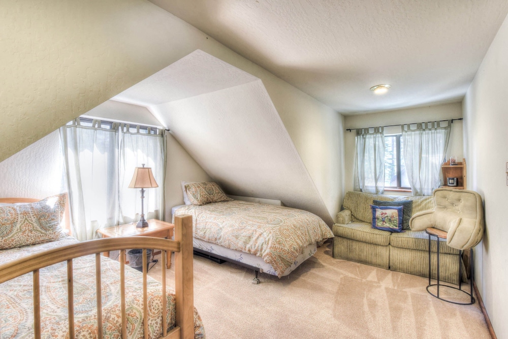House, Multiple Beds, Patio, Mountain View (Moonlight Cove) photo 1