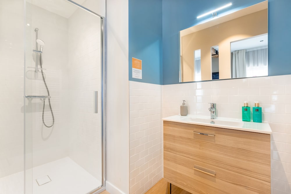 Apartment, Ensuite, City View - Photo 23