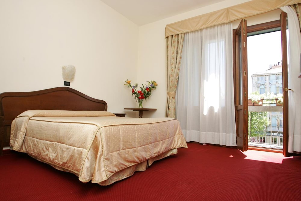 Double or Twin Room photo 1