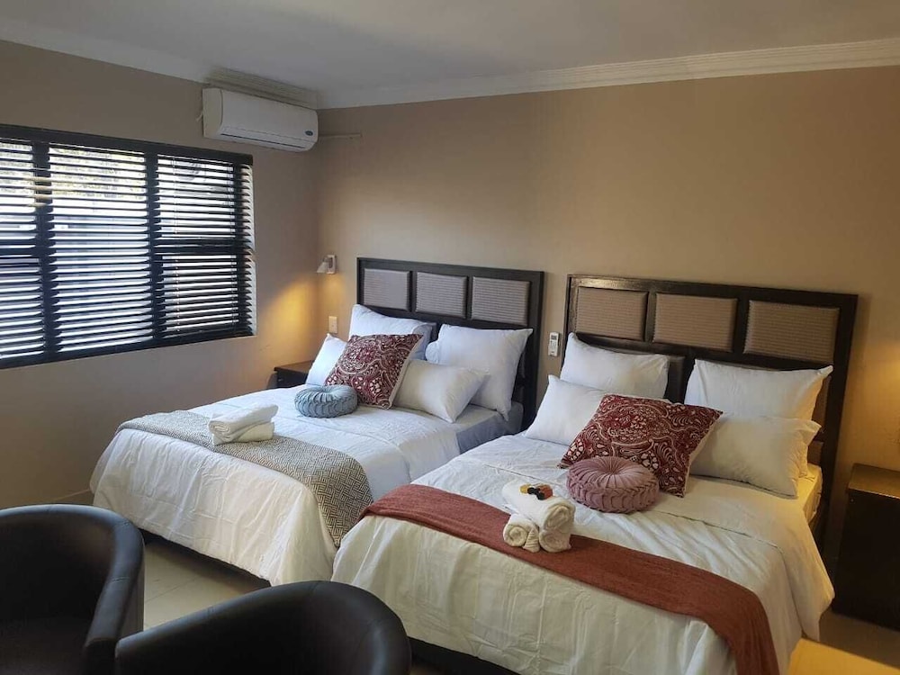 Royal Room - Photo 2