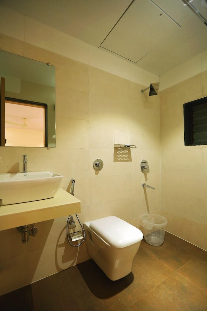 Standard Double Room - Photo 11