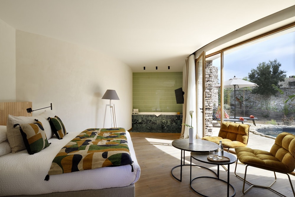 Chambre Junior, non-fumeurs, piscine privée