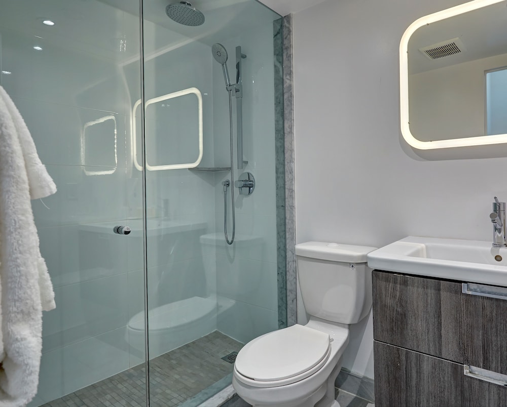 Luxury One Bedroom Suite, 1 King Bed - Photo 5