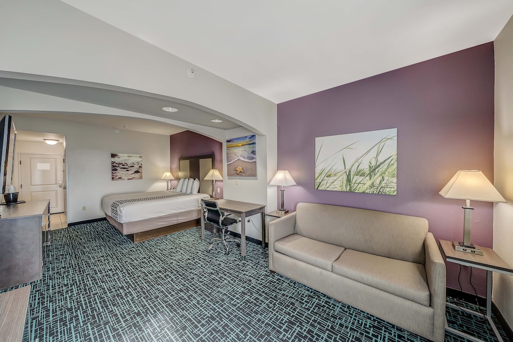 Deluxe Room, 1 King Bed, Non Smoking (Deluxe Executive Room) - Photo 1