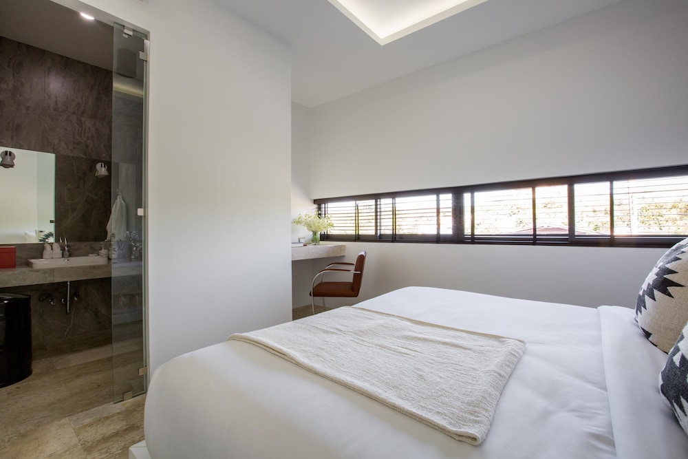 3 Bedroom Sea View Pool & Cinema - Photo 9