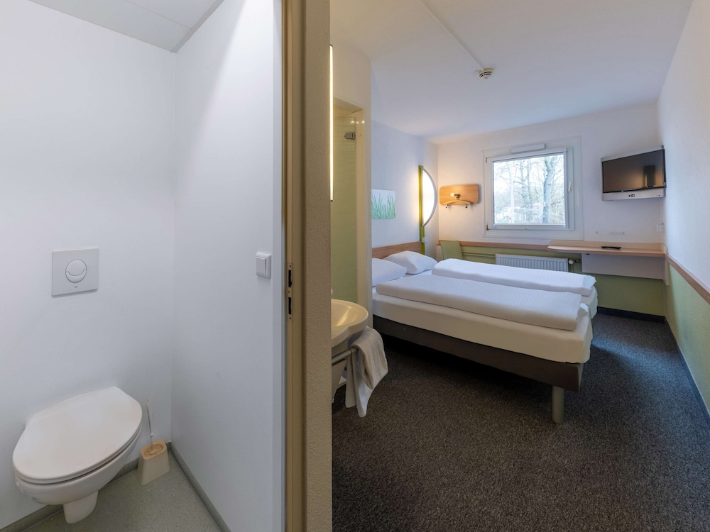 Twin Room - Photo 3