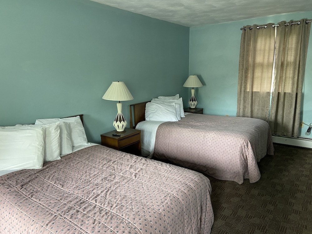 Comfort Room, 2 Queen Beds, Non Smoking photo 1