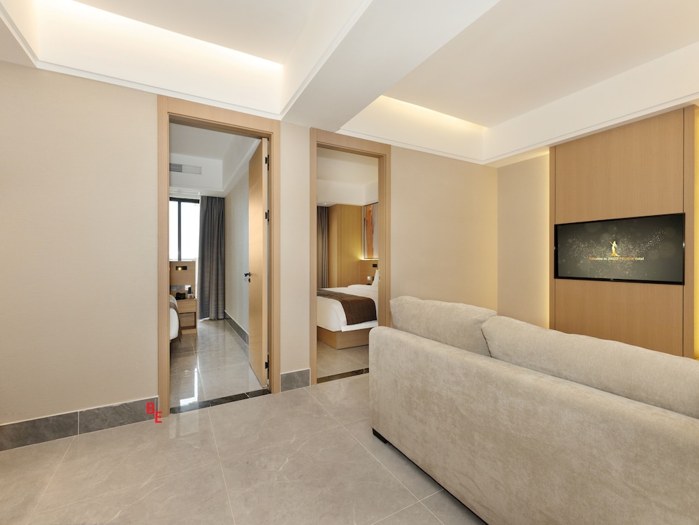 Deluxe Suite, 1 Bedroom - Photo 2