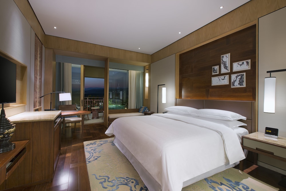 Deluxe King, Guest room, 1 King, Balcony