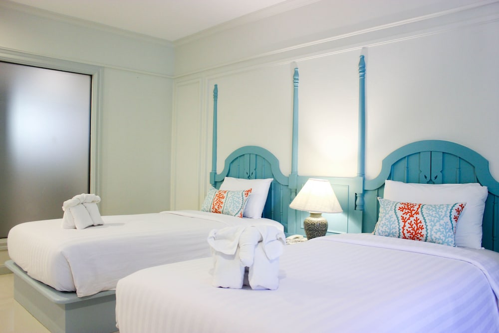 Deluxe Room - Photo 5