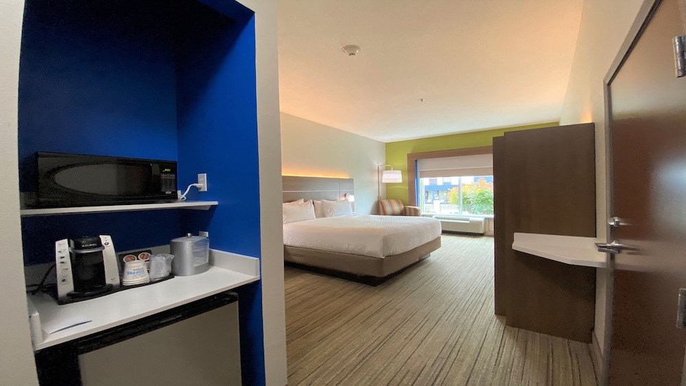 Standard Room, 1 King Bed - Photo 5