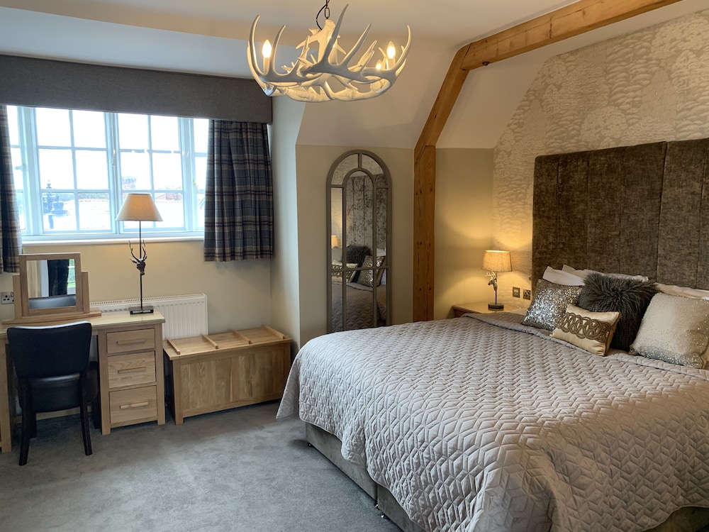 Suite, Ensuite photo 2