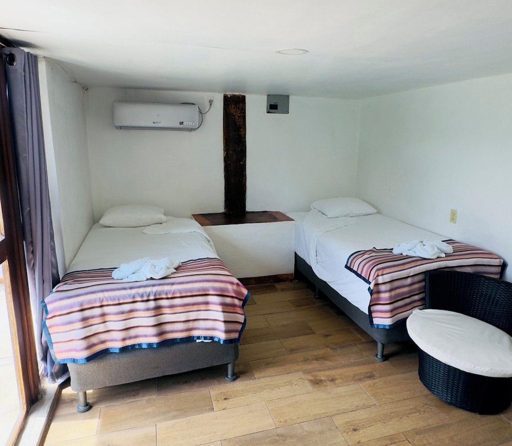 Family Quadruple Room, Pool View photo 3