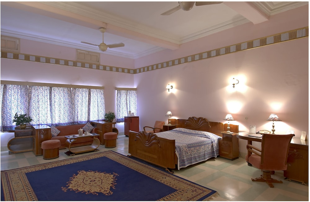 Standard Room, 1 Queen Bed - Photo 4