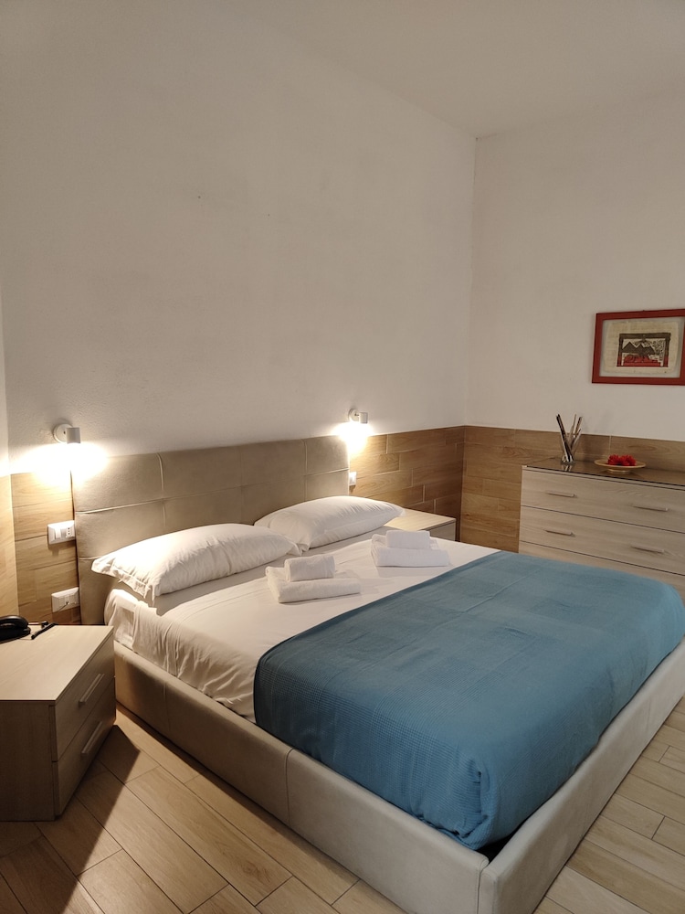 Standard Double Room photo 3