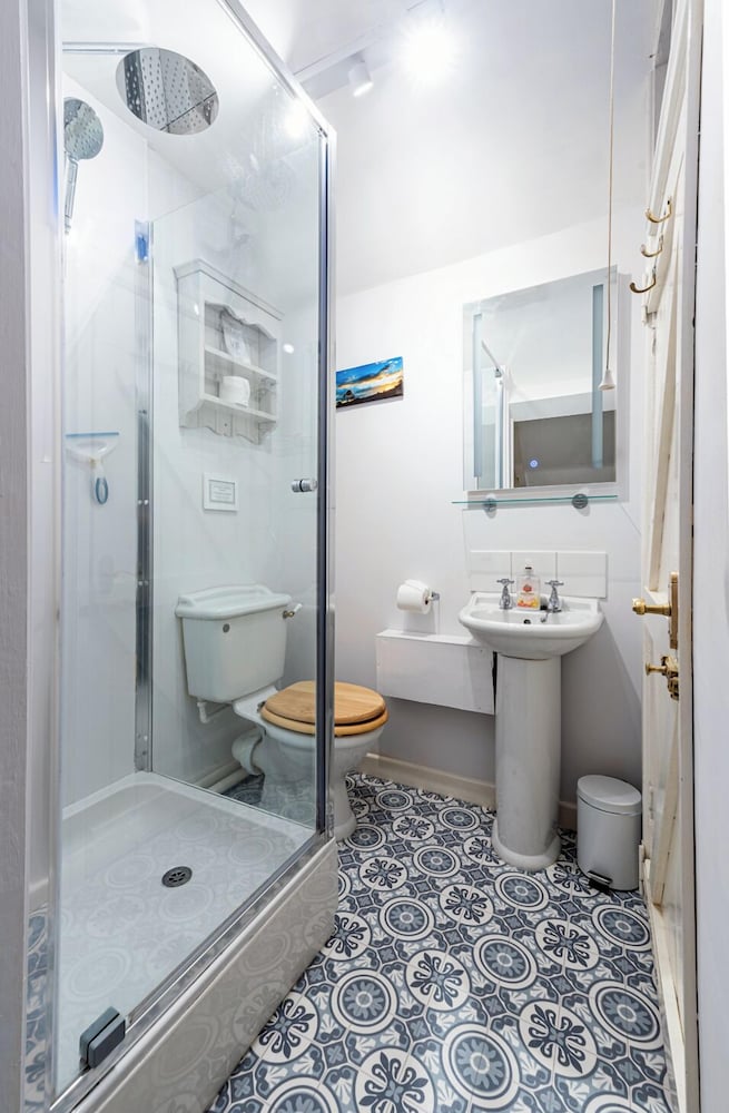 Twin Room, Shared Bathroom (Room 4) photo 3