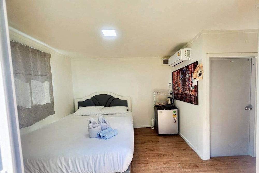 Double Room, 1 Queen Bed