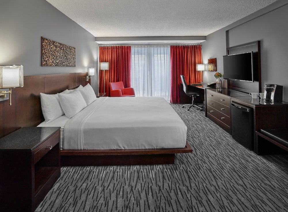 Premium Room, 1 King Bed - Photo 7