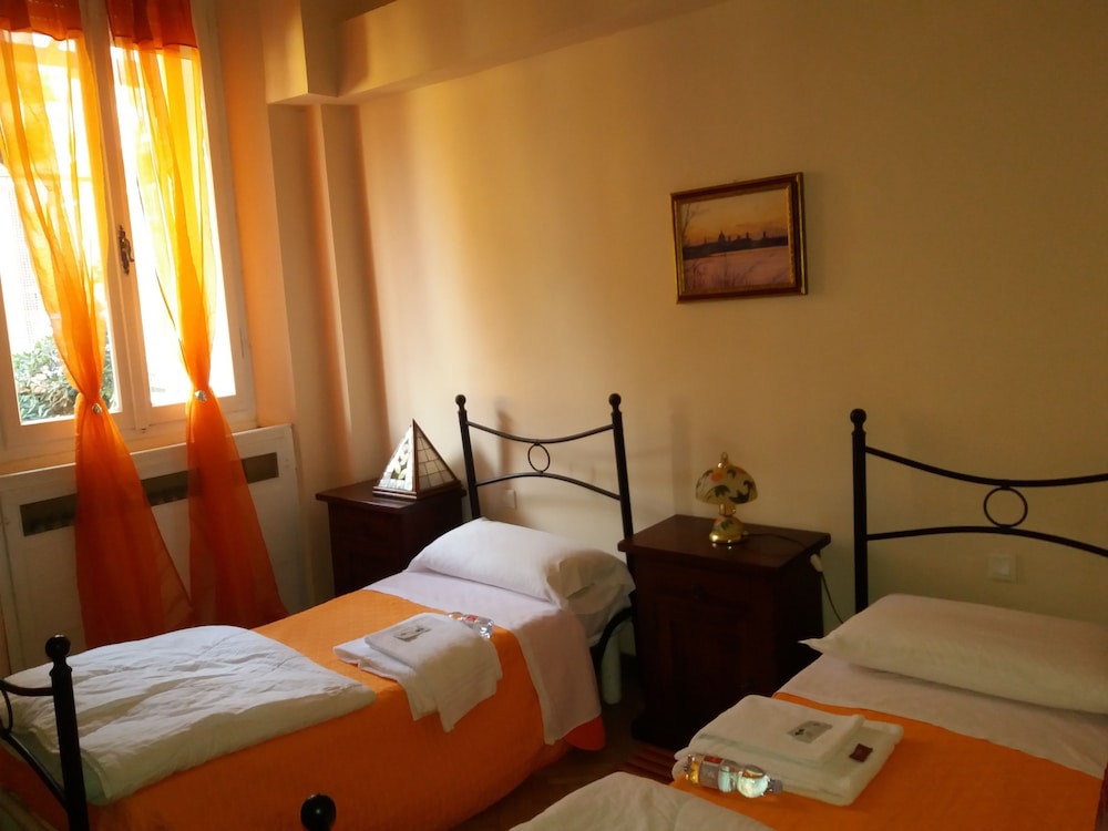 Standard Double Room, Shared Bathroom photo 1
