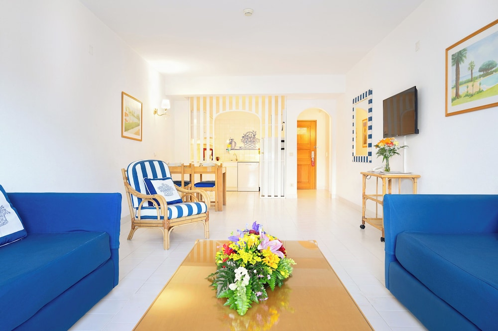 Standard One Bedroom Apartment - 4 Adults - Photo 1