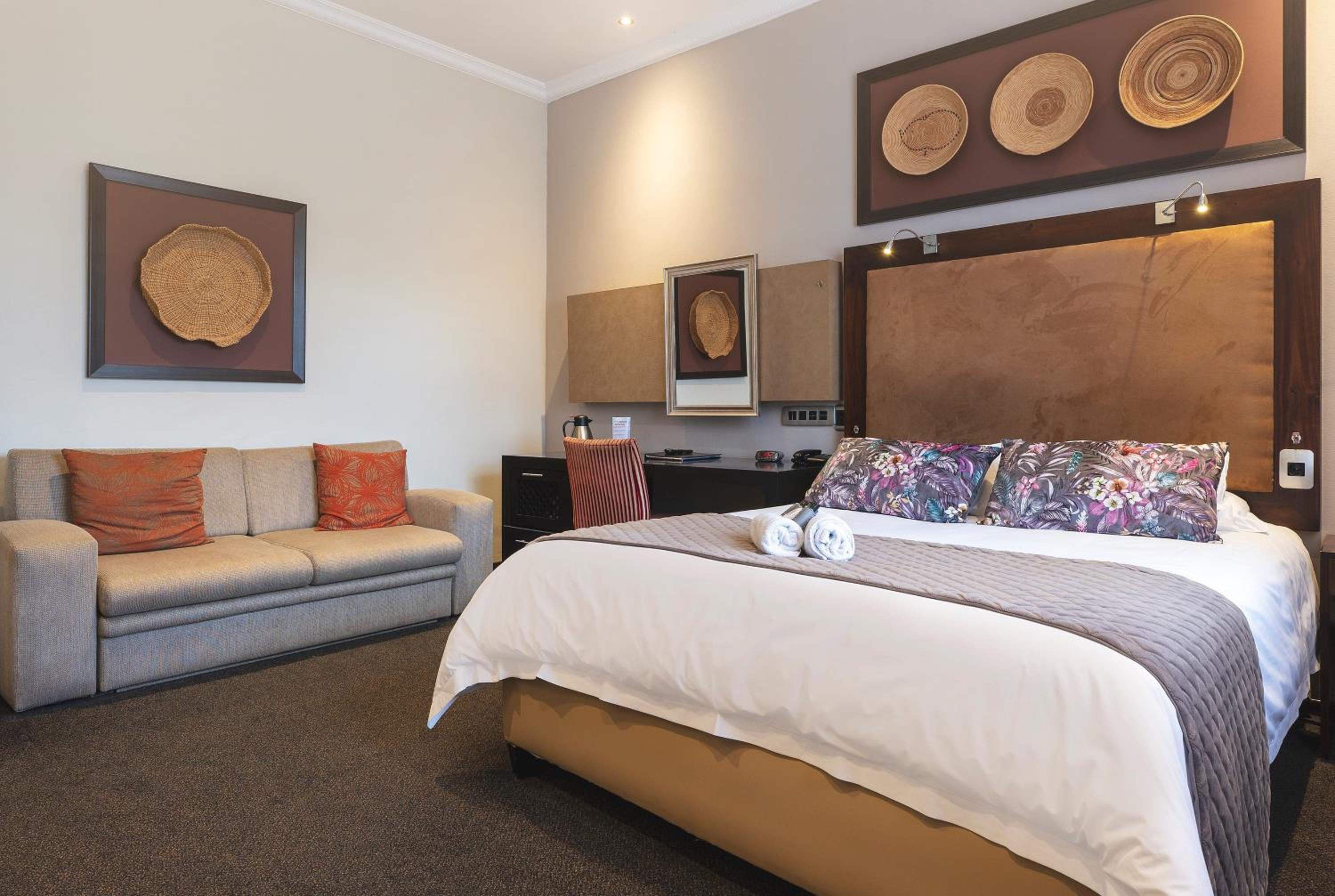 Superior King Suite photo 1