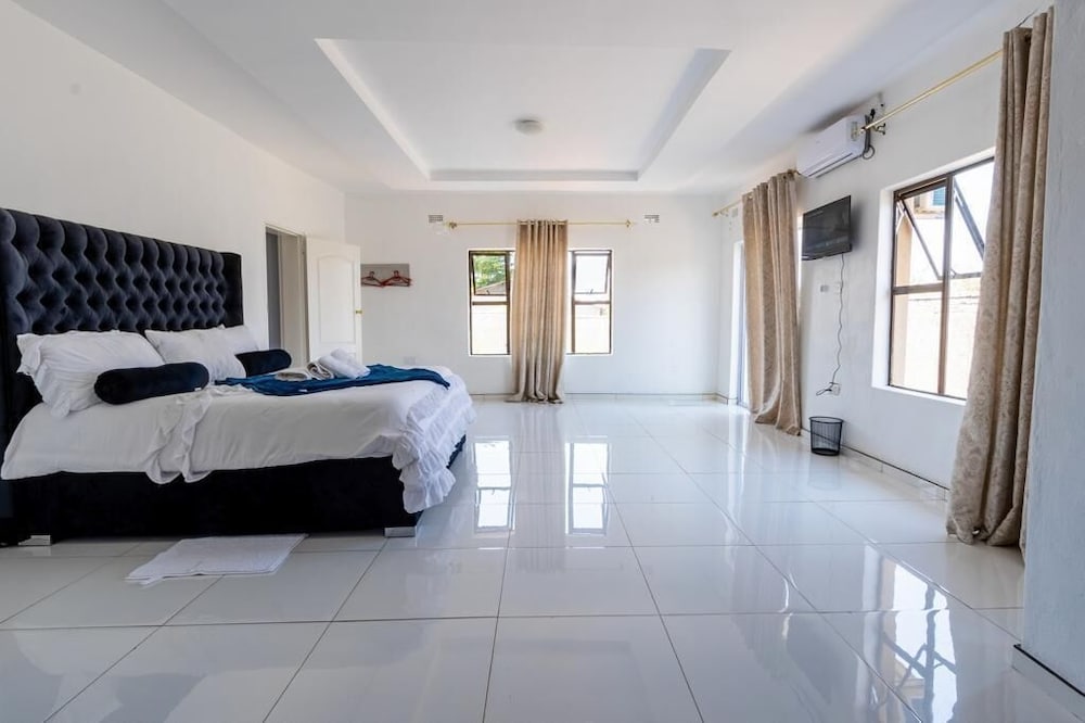 Honeymoon Suite photo 3