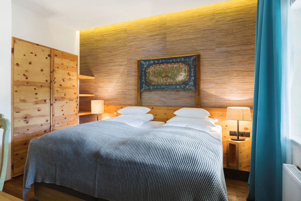 Suite, 2 Bedrooms, Balcony, Mountain View photo 1