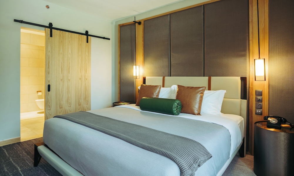 Executive Suite with Balcony