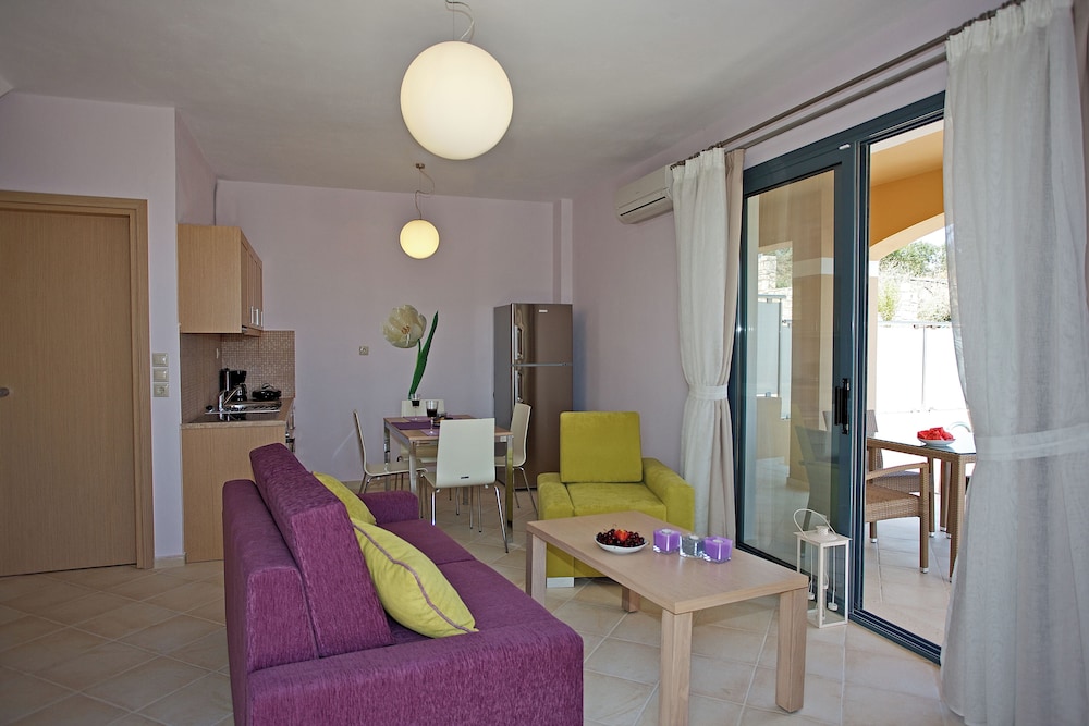 Two Bedroom Villa with Private Pool & Sea View photo 3